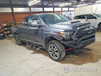 Czwarte zdjęcie samochodu z boku: 2018 TOYOTA TUNDRA SR5 VIN:5TFUY5F19JX760492 - miniatura