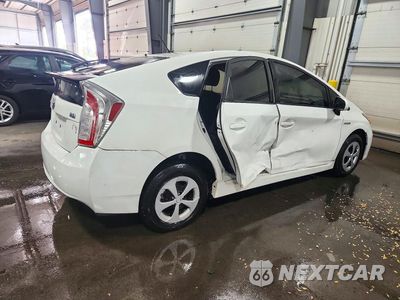 Trzecie zdjęcie samochodu z tyłu: 2014 TOYOTA PRIUS TWO VIN:JTDKN3DU9E1833029 - miniatura