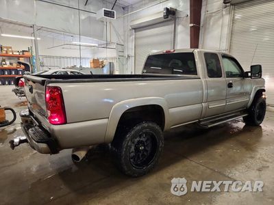 Trzecie zdjęcie samochodu z tyłu: 2003 CHEVROLET SILVERADO K2500 HEAVY DUTY VIN:1GCHK29143E109590 - miniatura