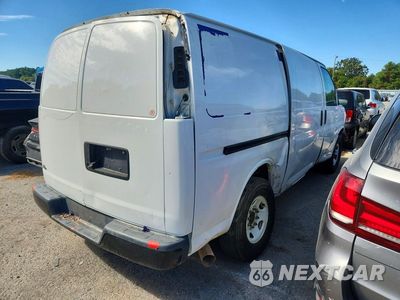 Trzecie zdjęcie samochodu z tyłu: 2019 CHEVROLET EXPRESS 2500 VAN VIN:1GCWGAF19K1251608 - miniatura