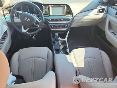 Zdjęcie 8 z 12 samochodu: 2019 HYUNDAI SONATA SEL VIN:5NPE34AF6KH767039 - miniatura