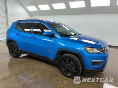 Czwarte zdjęcie samochodu z boku: 2017 JEEP COMPASS LATITUDE VIN:3C4NJCBB6HT682125 - miniatura