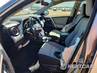 Zdjęcie 7 z 13 samochodu: 2018 TOYOTA RAV4 XLE VIN:JTMWFREV4JJ203406 - miniatura