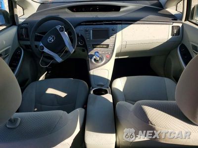 Zdjęcie 8 z 12 samochodu: 2014 TOYOTA PRIUS TWO VIN:JTDKN3DU7E1776295 - miniatura