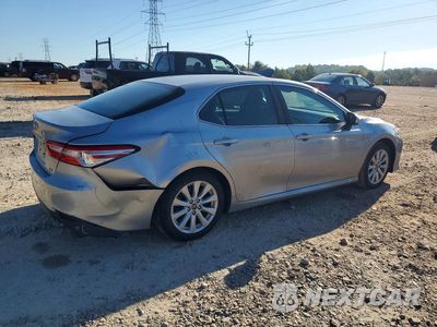 Trzecie zdjęcie samochodu z tyłu: 2018 TOYOTA CAMRY LE VIN:4T1B11HK6JU131649 - miniatura