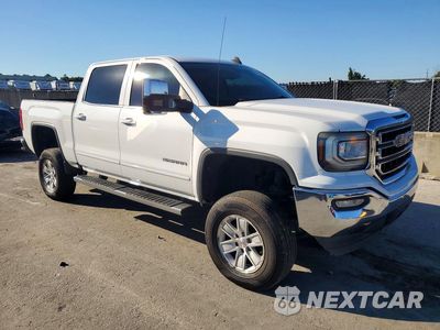 Czwarte zdjęcie samochodu z boku: 2018 GMC SIERRA K1500 SLE VIN:3GTU2MEC9JG356515 - miniatura