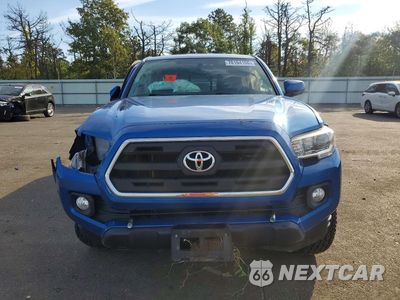 Piąte zdjęcie samochodu w środku: 2017 TOYOTA TACOMA SR5 V6 VIN:5TFSZ5AN8HX051271 - miniatura