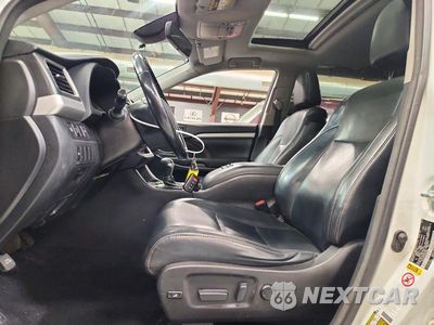 Zdjęcie 7 z 13 samochodu: 2017 TOYOTA HIGHLANDER XLE VIN:5TDJZRFHXHS515169 - miniatura