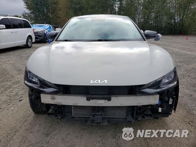 Piąte zdjęcie samochodu w środku: 2023 KIA EV6 WIND VIN:KNDC3DLCXP5104574 - miniatura