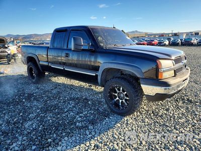 Czwarte zdjęcie samochodu z boku: 2003 CHEVROLET SILVERADO K1500 VIN:2GCEK19T831171820 - miniatura
