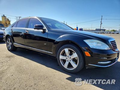 Czwarte zdjęcie samochodu z boku: 2010 MERCEDES-BENZ S 550 VIN:WDDNG7BB5AA322238 - miniatura