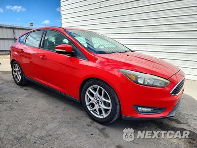Czwarte zdjęcie samochodu z boku: 2015 FORD FOCUS SE VIN:1FADP3K28FL330222 - miniatura