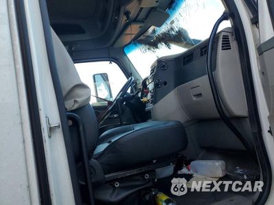 Piąte zdjęcie samochodu w środku: 2018 PETERBILT 579 SEMI TRUCK VIN:1XPBD49X8JD421025 - miniatura