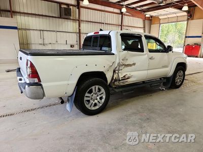 Trzecie zdjęcie samochodu z tyłu: 2015 TOYOTA TACOMA V6 VIN:3TMLU4EN9FM186589 - miniatura