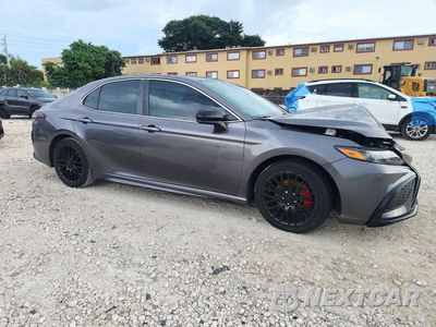 Czwarte zdjęcie samochodu z boku: 2021 TOYOTA CAMRY SE VIN:4T1G11AK5MU587226 - miniatura