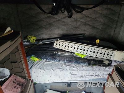 Zdjęcie 10 z 14 samochodu: 2017 FREIGHTLINER CASCADIA 125 SEMI TRUCK VIN:3AKJGLDR5HSHZ8208 - miniatura