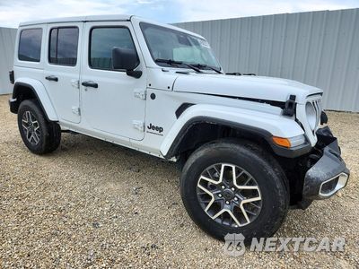 Czwarte zdjęcie samochodu z boku: 2026 JEEP WRANGLER SAHARA VIN:1C4PJXEN0TW185886 - miniatura