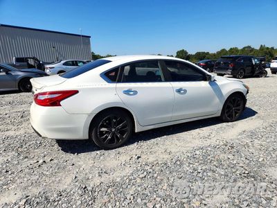 Trzecie zdjęcie samochodu z tyłu: 2016 NISSAN ALTIMA 2.5 SR VIN:1N4AL3AP5GN315890 - miniatura