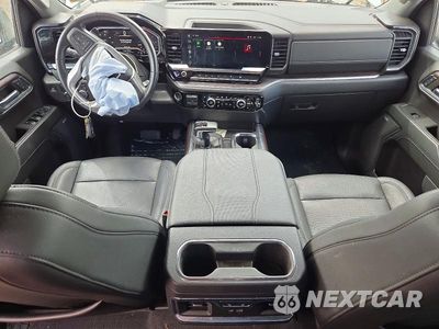 Zdjęcie 8 z 12 samochodu: 2024 GMC SIERRA C1500 SLT VIN:3GTPHDED6RG405198 - miniatura