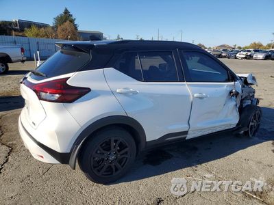 Trzecie zdjęcie samochodu z tyłu: 2022 NISSAN KICKS SR VIN:3N1CP5DV2NL499473 - miniatura