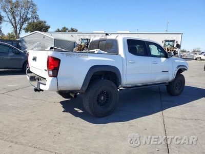 Trzecie zdjęcie samochodu z tyłu: 2019 TOYOTA TACOMA TRD OFF-ROAD VIN:3TMCZ5AN3KM278403 - miniatura