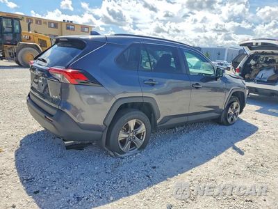 Trzecie zdjęcie samochodu z tyłu: 2024 TOYOTA RAV4 XLE VIN:2T3W1RFV1RC262909 - miniatura