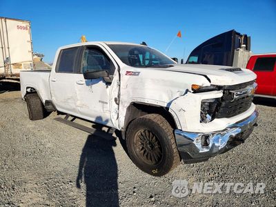 Czwarte zdjęcie samochodu z boku: 2024 CHEVROLET SILVERADO K2500 HEAVY DUTY LT VIN:2GC4YNEY2R1121975 - miniatura