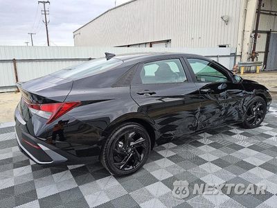 Trzecie zdjęcie samochodu z tyłu: 2026 HYUNDAI ELANTRA SEL SPORT VIN:KMHLM4DG5TU225619 - miniatura