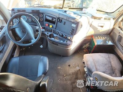 Zdjęcie 8 z 13 samochodu: 2018 FREIGHTLINER CASCADIA 125 SEMI TRUCK VIN:3AKJGLDR6JSHG6370 - miniatura