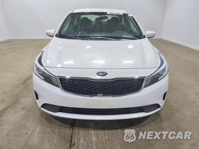 Piąte zdjęcie samochodu w środku: 2018 KIA FORTE LX VIN:3KPFL4A77JE210639 - miniatura