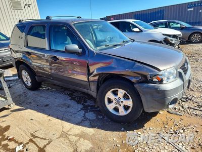 Czwarte zdjęcie samochodu z boku: 2005 FORD ESCAPE XLT VIN:1FMYU93135KB23475 - miniatura