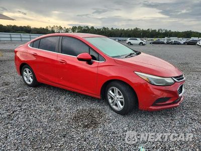 Czwarte zdjęcie samochodu z boku: 2018 CHEVROLET CRUZE LT VIN:1G1BE5SM2J7229613 - miniatura