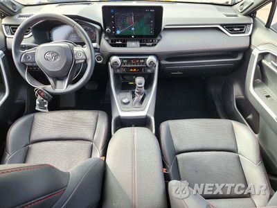 Zdjęcie 8 z 14 samochodu: 2025 TOYOTA RAV4 XSE VIN:JTMFB3FV2SD245256 - miniatura