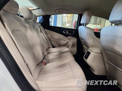 Zdjęcie 10 z 12 samochodu: 2015 CHRYSLER 200 C VIN:1C3CCCCB3FN501743 - miniatura