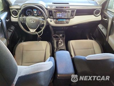 Zdjęcie 8 z 12 samochodu: 2018 TOYOTA RAV4 XLE VIN:JTMRFREV2JD223567 - miniatura