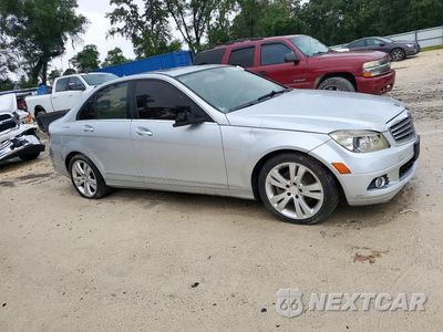 Czwarte zdjęcie samochodu z boku: 2011 MERCEDES-BENZ C 300 VIN:WDDGF5EB2BA471011 - miniatura