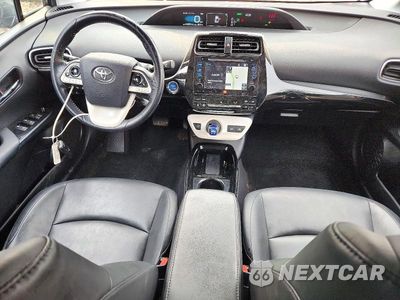 Zdjęcie 8 z 12 samochodu: 2017 TOYOTA PRIUS FOUR VIN:JTDKARFU7H3542551 - miniatura