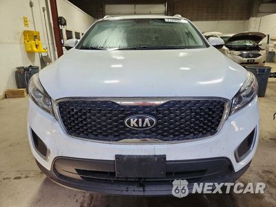 Piąte zdjęcie samochodu w środku: 2017 KIA SORENTO LX V6 VIN:5XYPGDA55HG235043 - miniatura