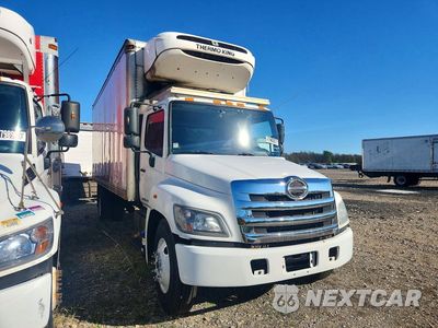 Czwarte zdjęcie samochodu z boku: 2018 HINO 268A REFRIGERATED BOX TRUCK VIN:5PVNJ8JR5J4S51556 - miniatura