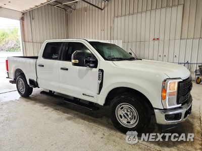 Czwarte zdjęcie samochodu z boku: 2023 FORD F250 SUPER DUTY VIN:1FT7W2AT5PEC04050 - miniatura