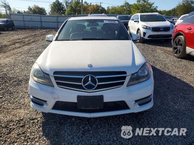 Piąte zdjęcie samochodu w środku: 2014 MERCEDES-BENZ C 250 VIN:WDDGF4HB0EA932488 - miniatura