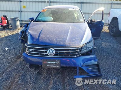 Piąte zdjęcie samochodu w środku: 2017 VOLKSWAGEN PASSAT R-LINE VIN:1VWDT7A32HC058595 - miniatura
