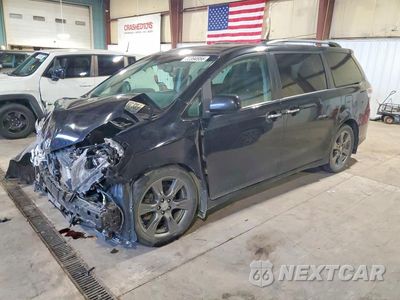 2017 TOYOTA SIENNA SE 5TDXZ3DC6HS870919 - główne zdjęcie licytacji z USA - miniatura
