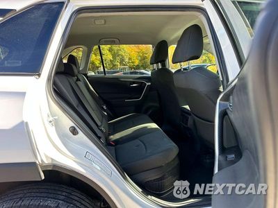 Piąte zdjęcie samochodu w środku: 2025 TOYOTA RAV4 HYBRID XLE VIN:4T3RWRFV6SU176871 - miniatura