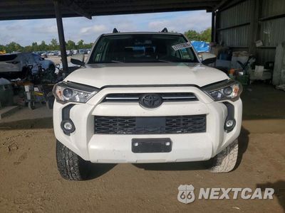 Piąte zdjęcie samochodu w środku: 2022 TOYOTA 4RUNNER SR5 VIN:JTEEU5JR7N5276380 - miniatura