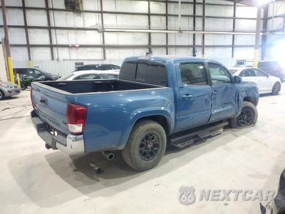 Trzecie zdjęcie samochodu z tyłu: 2019 TOYOTA TACOMA SR5 V6 VIN:3TMCZ5AN5KM238291 - miniatura