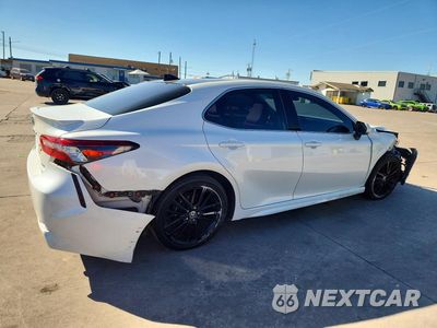 Trzecie zdjęcie samochodu z tyłu: 2022 TOYOTA CAMRY XSE VIN:4T1K61AK3NU027718 - miniatura