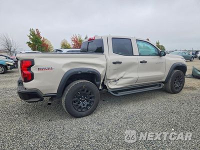 Trzecie zdjęcie samochodu z tyłu: 2026 CHEVROLET COLORADO TRAIL BOSS VIN:1GCPTEEK8T1242210 - miniatura