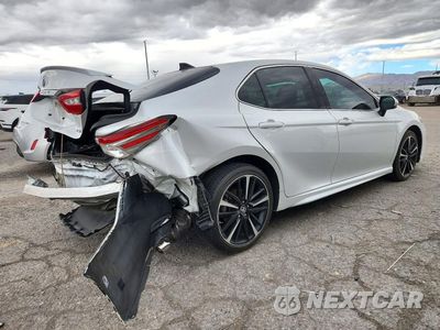 Trzecie zdjęcie samochodu z tyłu: 2019 TOYOTA CAMRY XSE VIN:4T1B61HK0KU818936 - miniatura