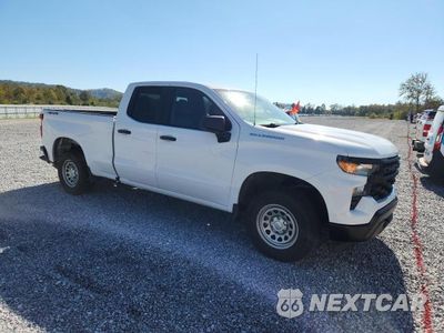 Czwarte zdjęcie samochodu z boku: 2023 CHEVROLET SILVERADO K1500 VIN:1GCRDAEK7PZ177937 - miniatura
